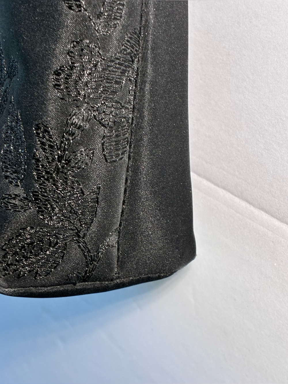 Chic Black Evening Bag with Floral Embroidery - Picture 7 of 13
